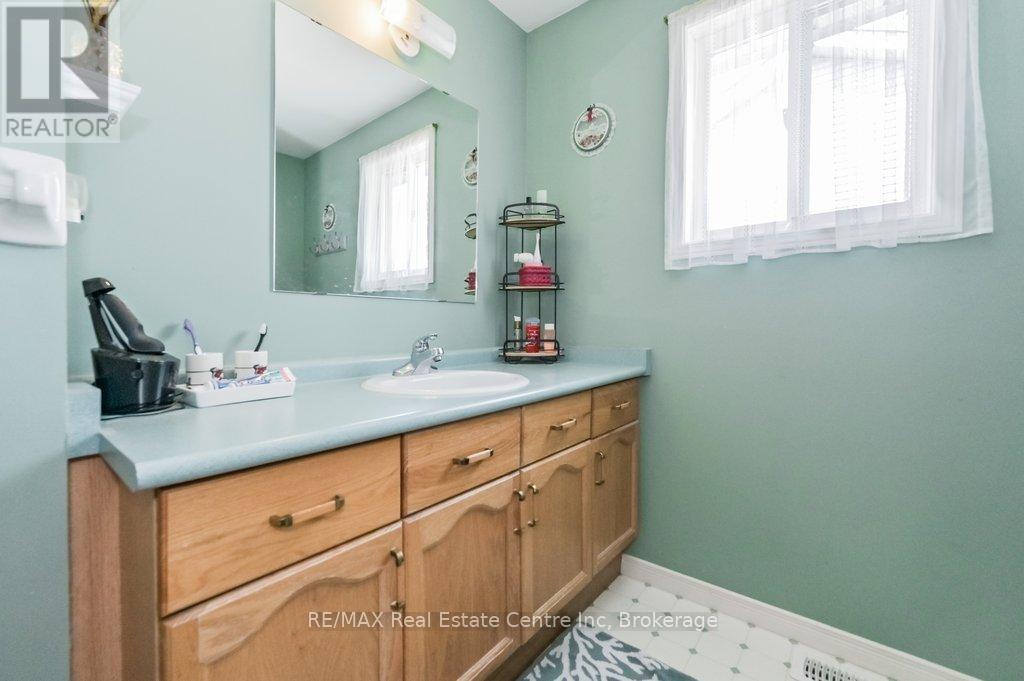 141 Tait Crescent, Centre Wellington, Ontario  N1M 3P5 - Photo 25 - X12101304