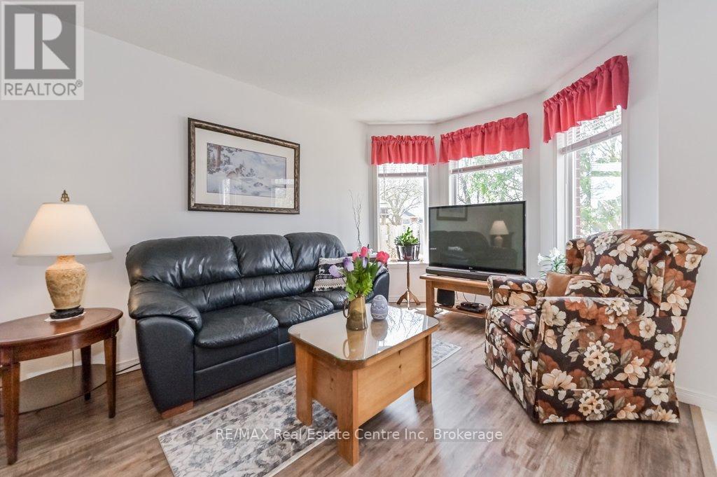 141 Tait Crescent, Centre Wellington, Ontario  N1M 3P5 - Photo 8 - X12101304