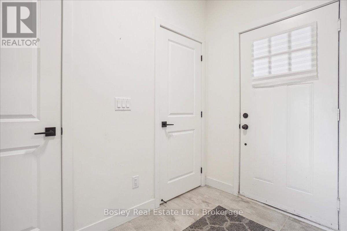 303 - 11 Beckwith Lane, Blue Mountains, Ontario  L9Y 0A4 - Photo 8 - X12101360