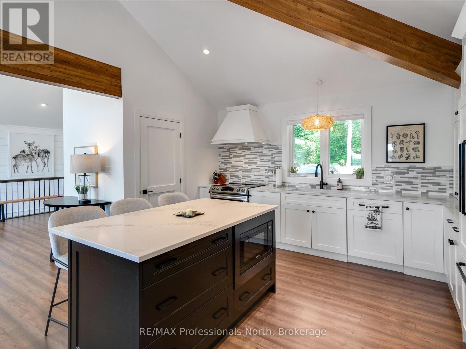 1073 Watson Road, Lake Of Bays, Ontario  P0B 0A3 - Photo 8 - X12101372