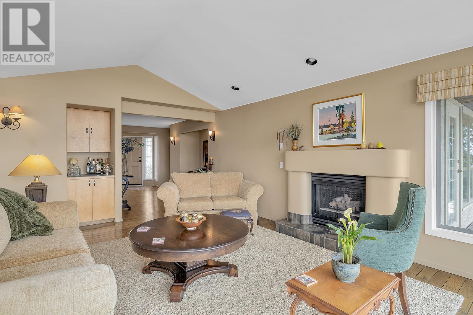Property at 828 Mount Royal Drive image 4