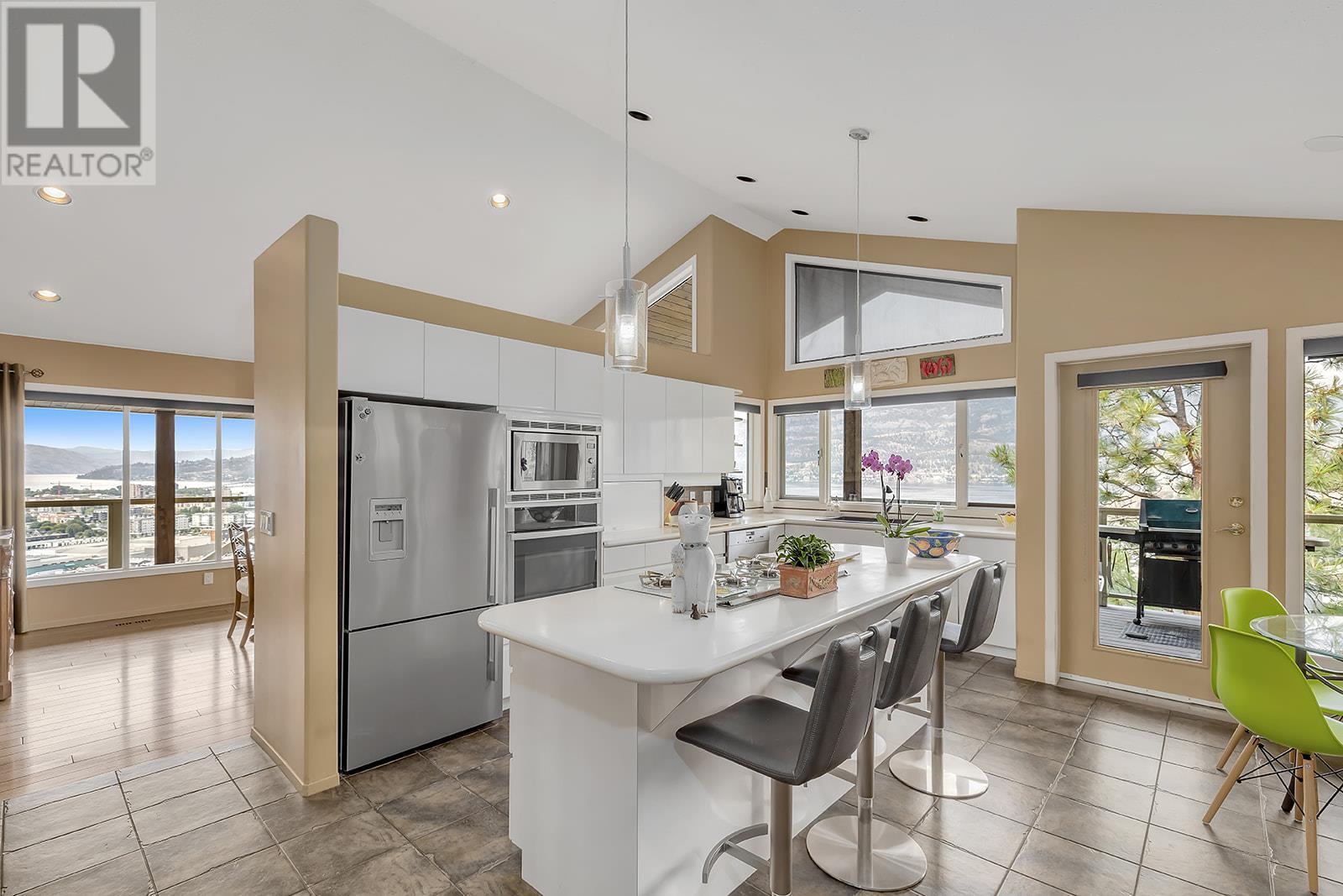 Property at 828 Mount Royal Drive image 5