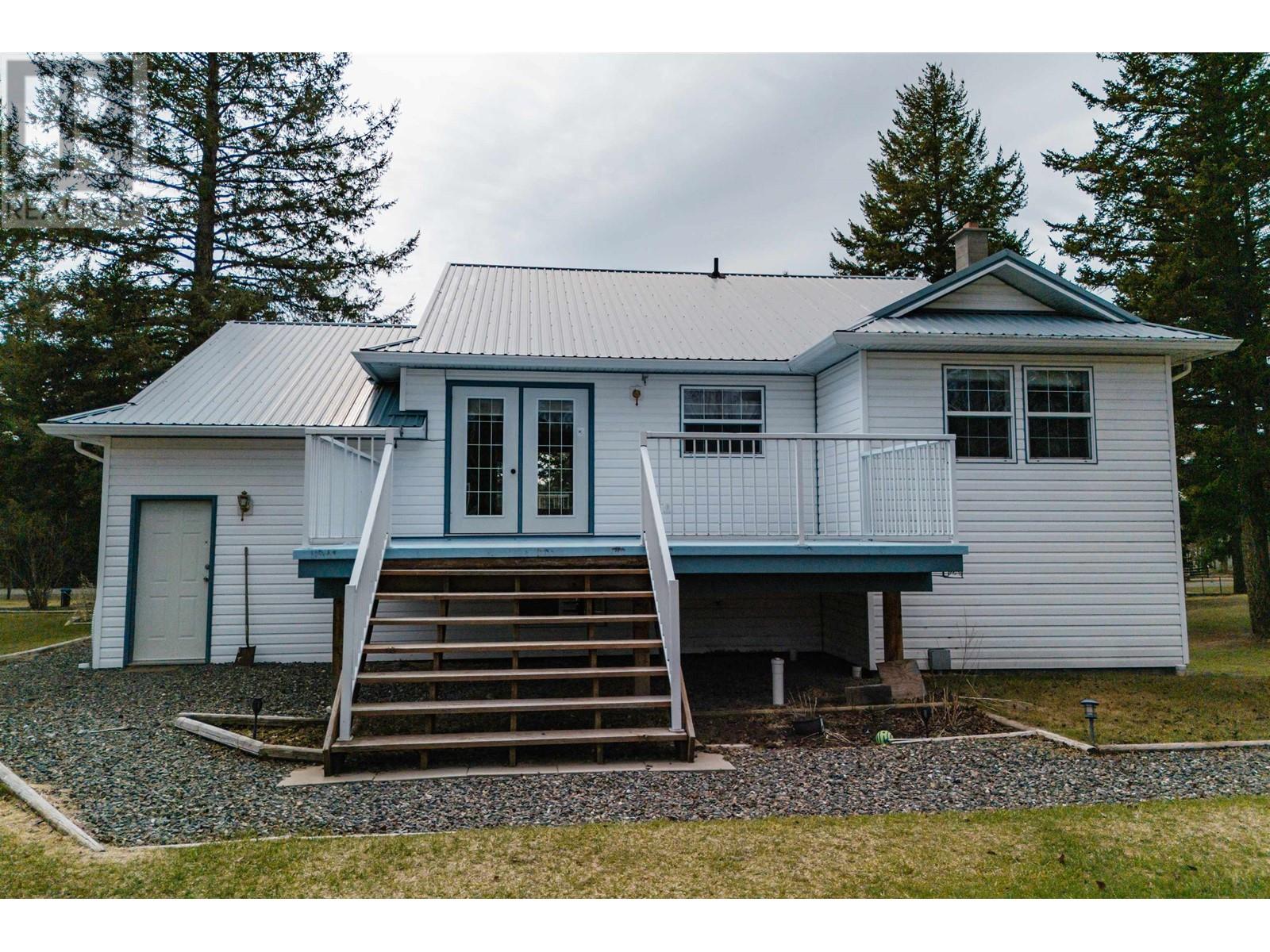 5571 Lakeside Court, 100 Mile House, British Columbia  V0K 2E1 - Photo 12 - R2969560