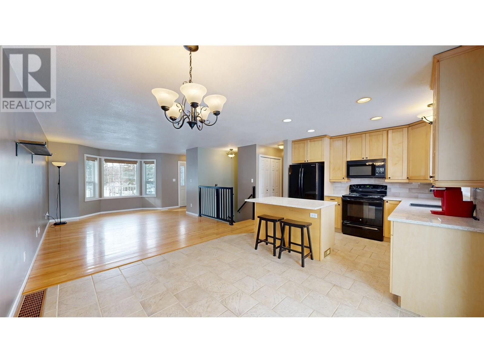 5571 Lakeside Court, 100 Mile House, British Columbia  V0K 2E1 - Photo 20 - R2969560
