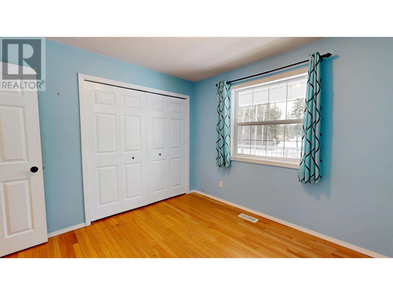 5571 Lakeside Court, 100 Mile House, British Columbia  V0K 2E1 - Photo 22 - R2969560