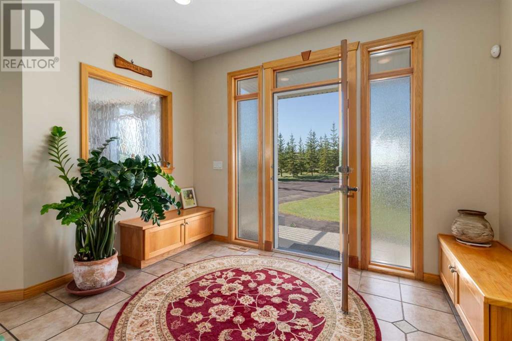32 Gray Way Nw, Rural Rocky View County, Alberta  T3R 1K7 - Photo 3 - A2213107