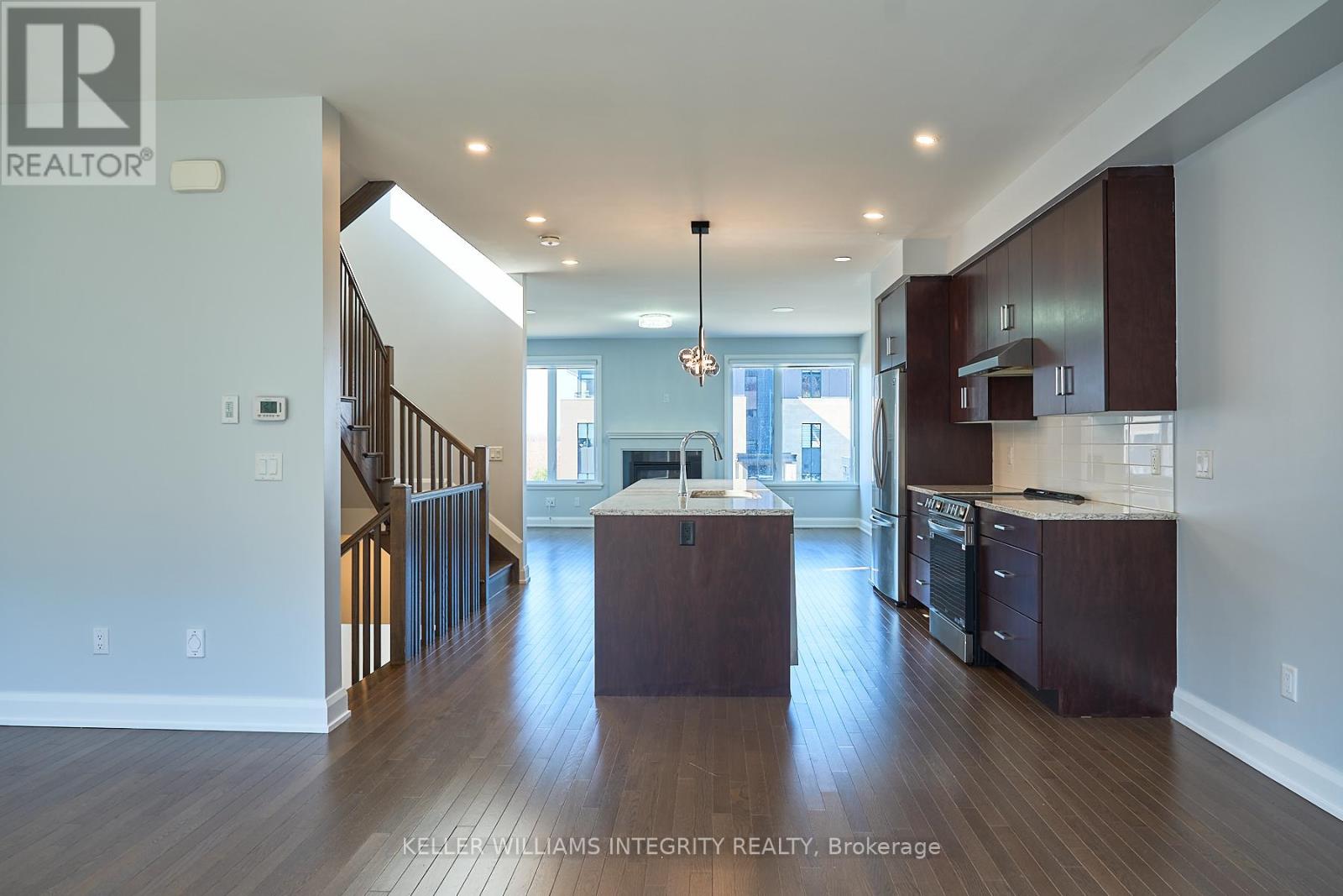 157 Boundstone Way, Ottawa, Ontario  K2T 1C5 - Photo 9 - X12100282