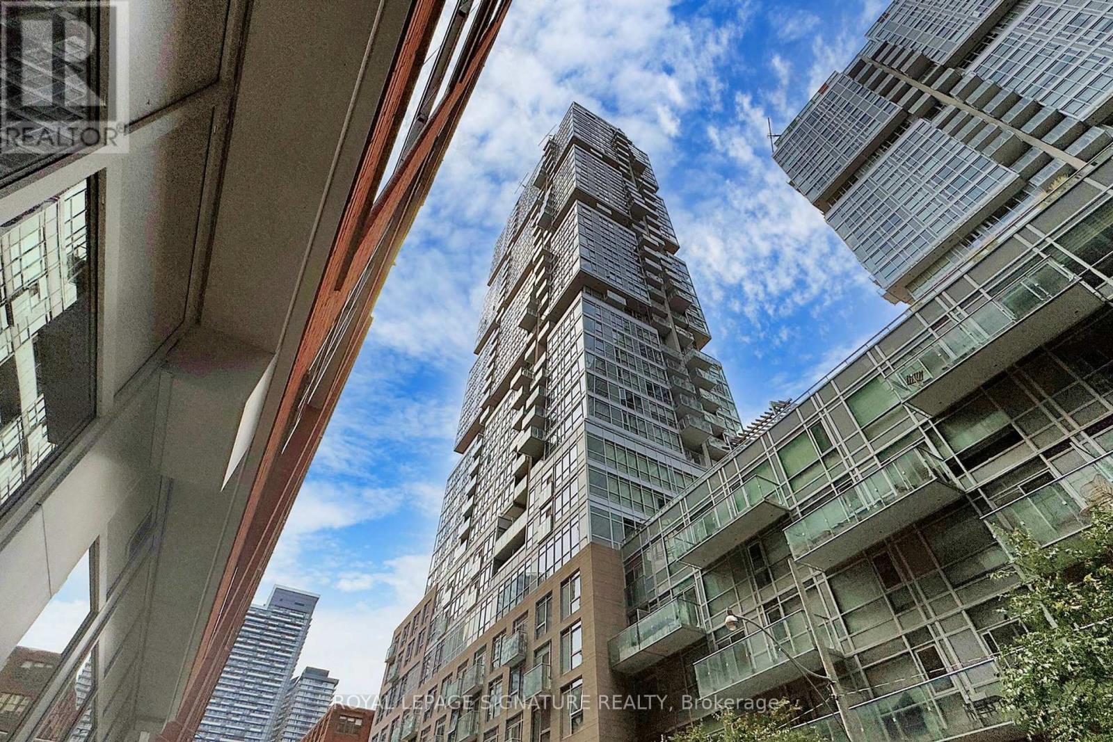 Th14 - 30 Nelson Street, Toronto, Ontario  M5V 0H5 - Photo 2 - C12101359
