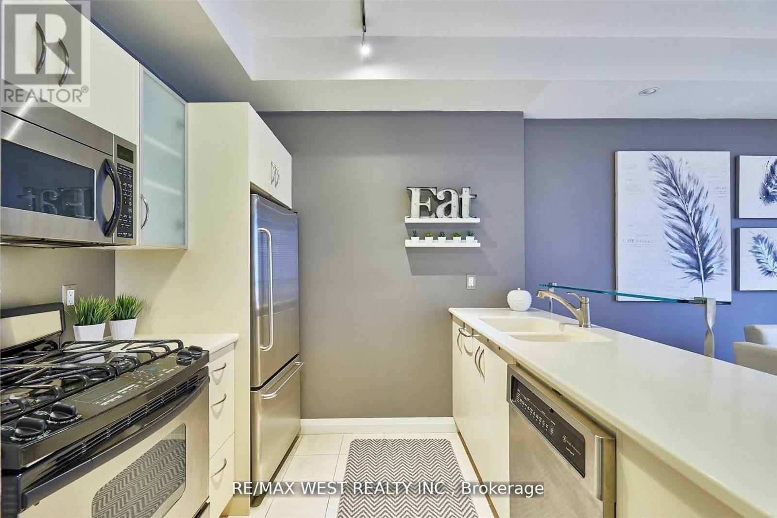 108 - 3 Mcalpine Street, Toronto, Ontario  M5R 3T5 - Photo 3 - C12101432