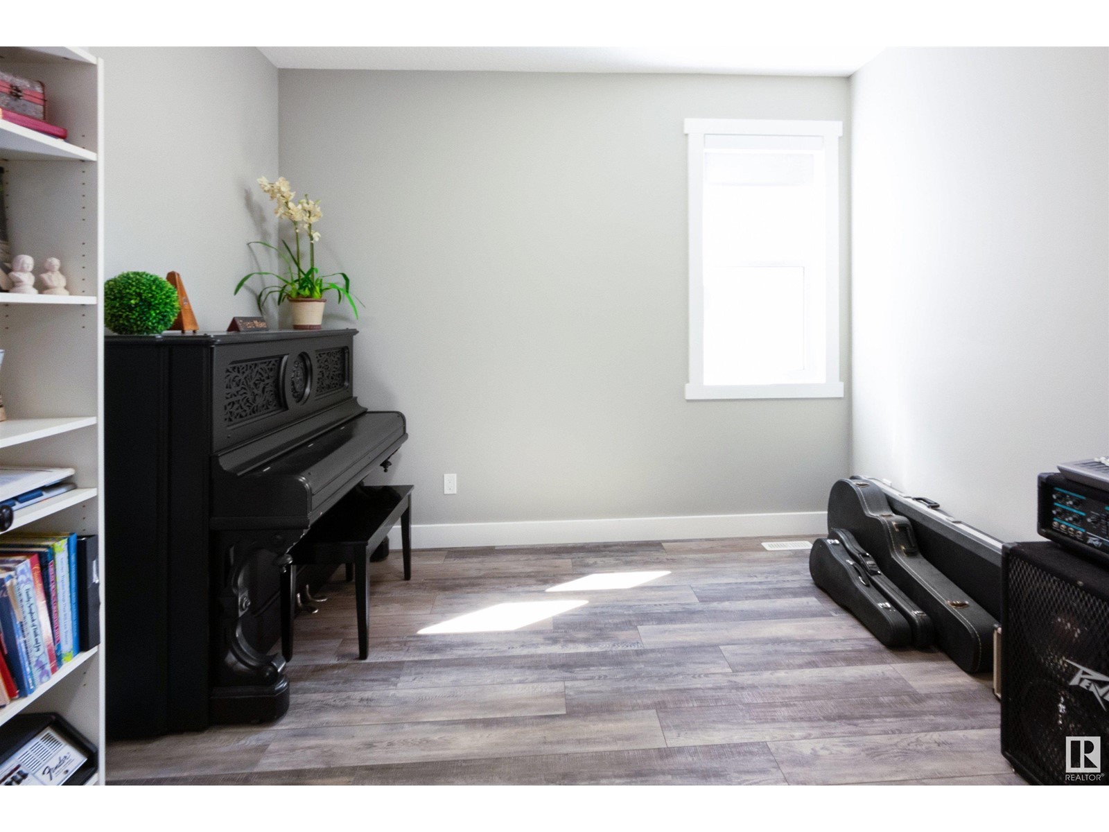 Property at 15632 14 AV SW image 3