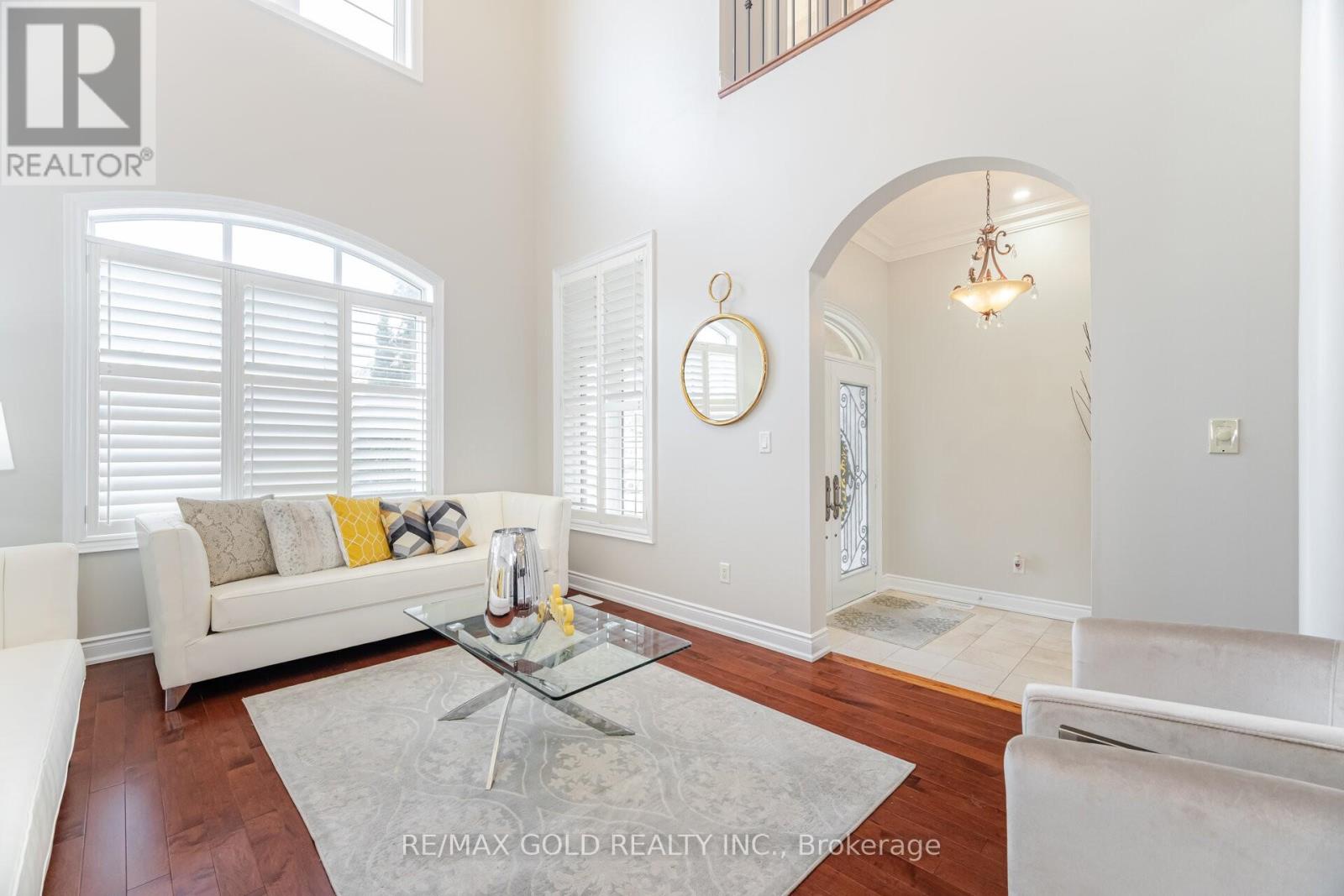 Property at 40 VESPAHILLS CRESCENT image 2