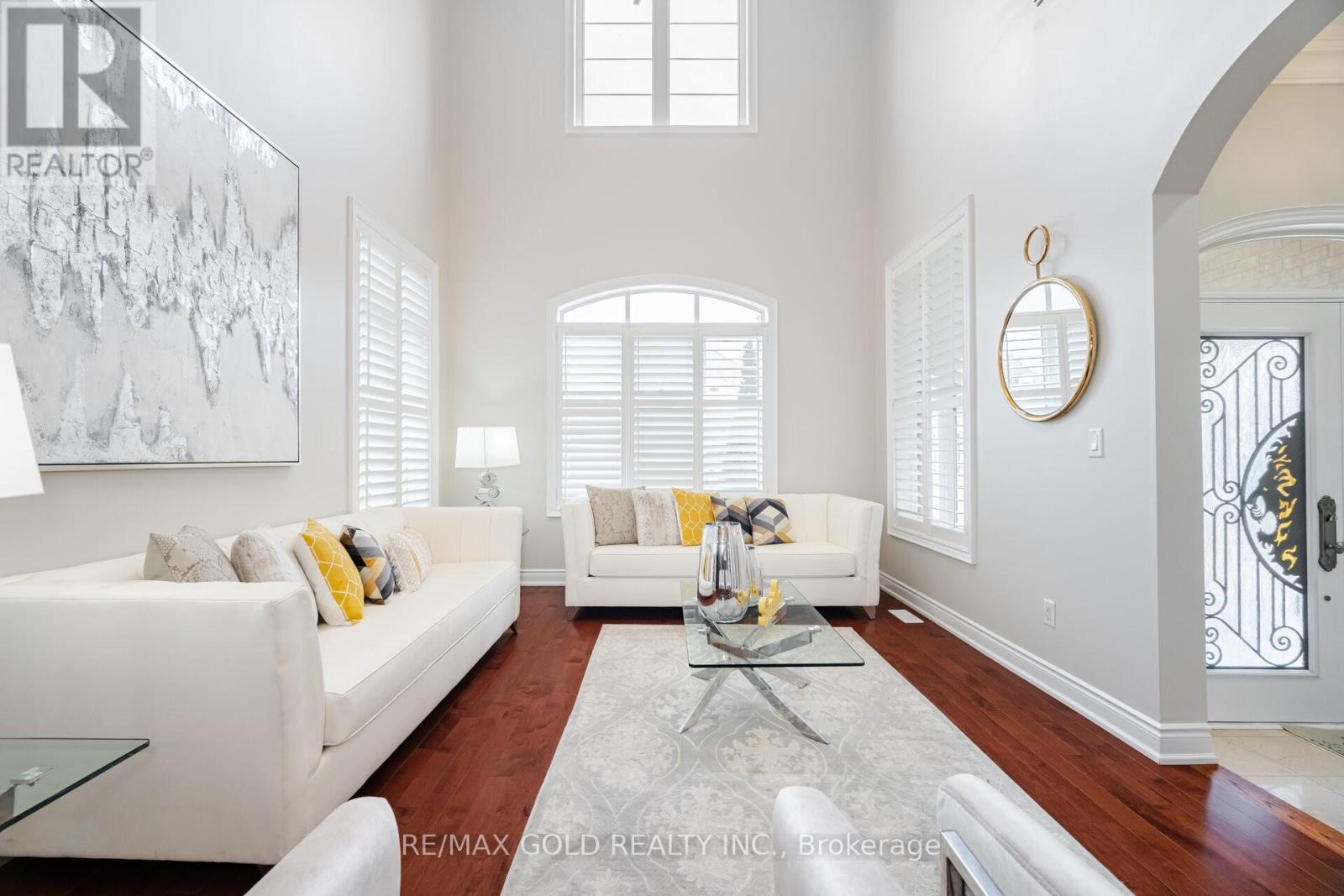 Property at 40 VESPAHILLS CRESCENT image 3