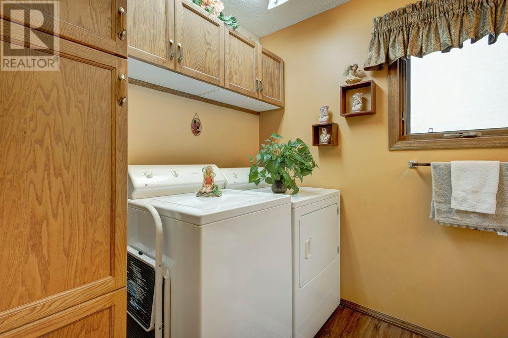 163 Shannon Circle Sw, Calgary, Alberta  T2Y 2L1 - Photo 15 - A2213817