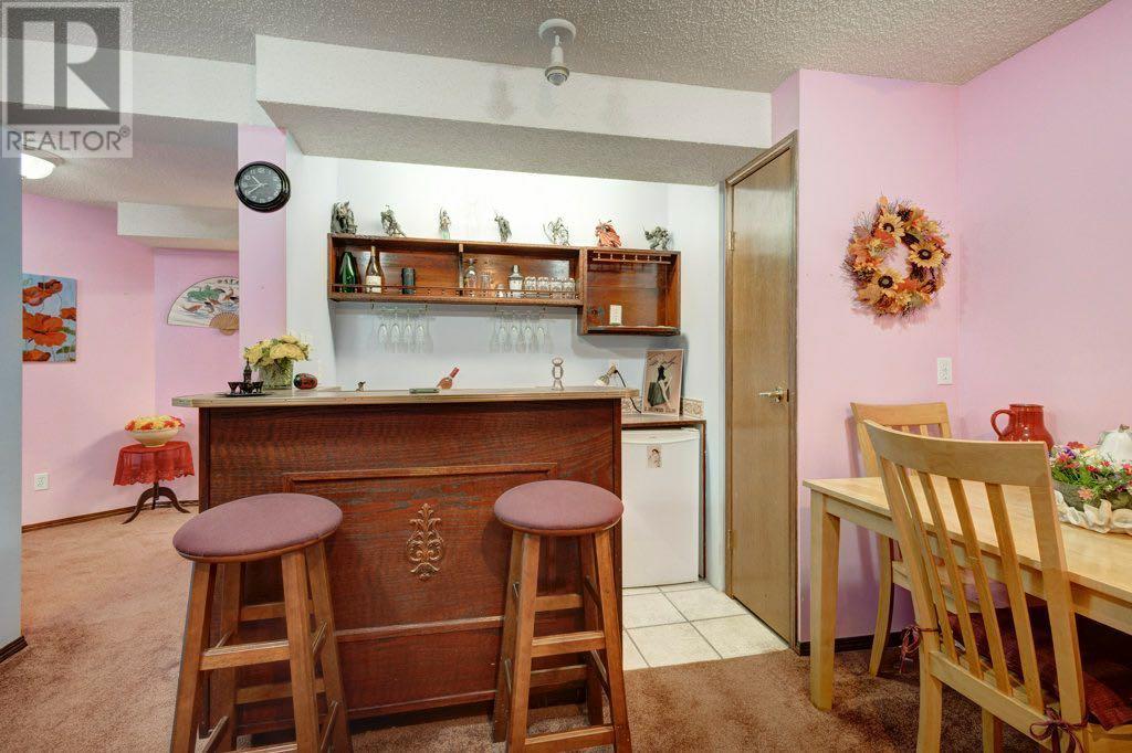 163 Shannon Circle Sw, Calgary, Alberta  T2Y 2L1 - Photo 24 - A2213817