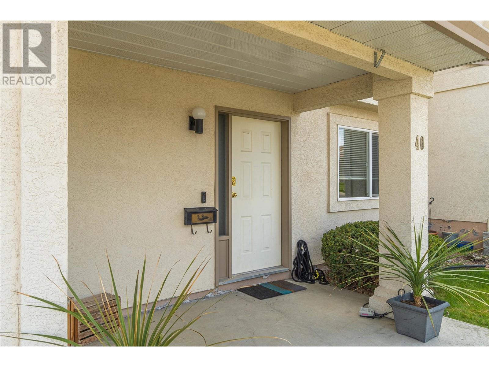 Property at 1950 BRAEVIEW Place Unit# 40 image 2