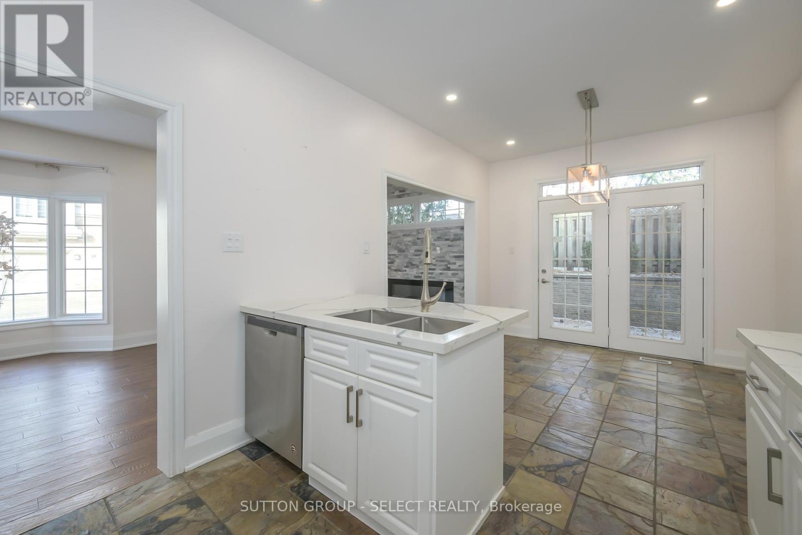 Property at 16 - 519 RIVERSIDE DRIVE image 5
