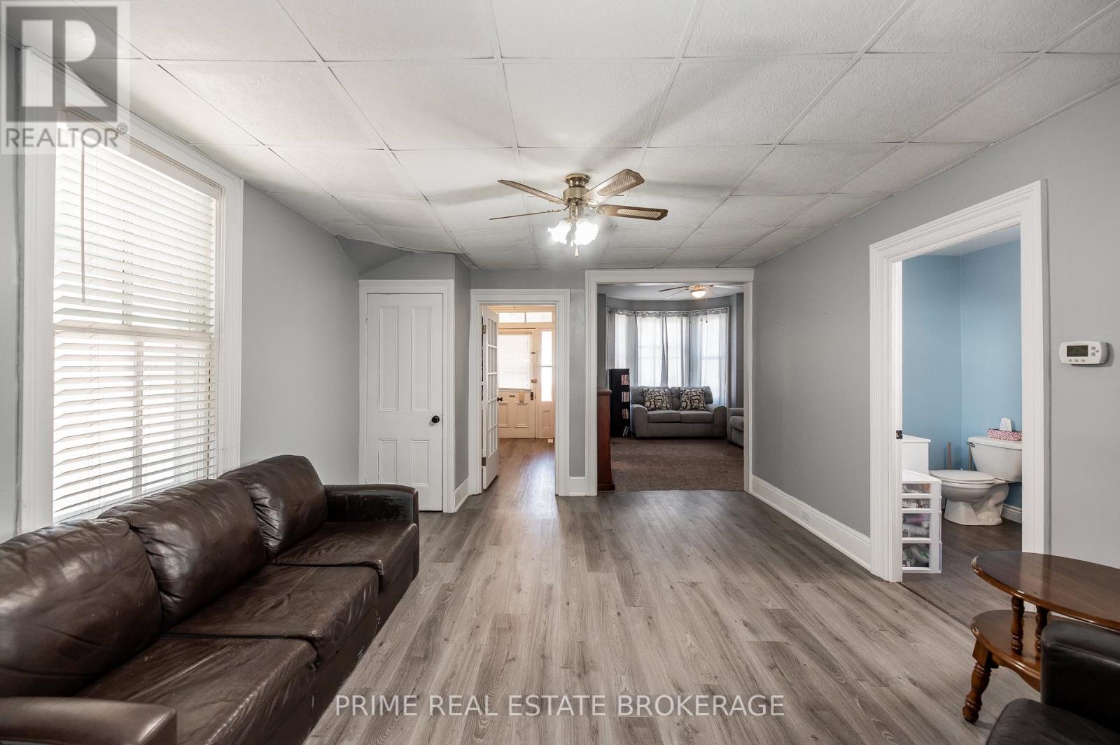 Photo 11 of 32 for 21 Yarwood Street
