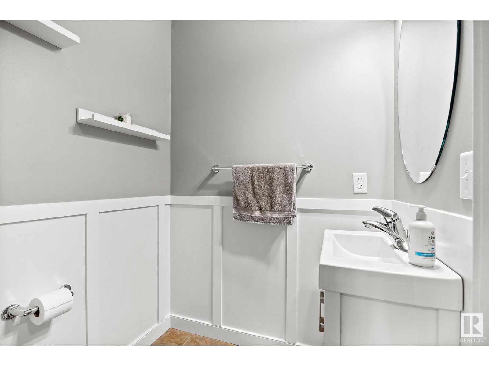 Property at 3097 WHITELAW DR NW image 4