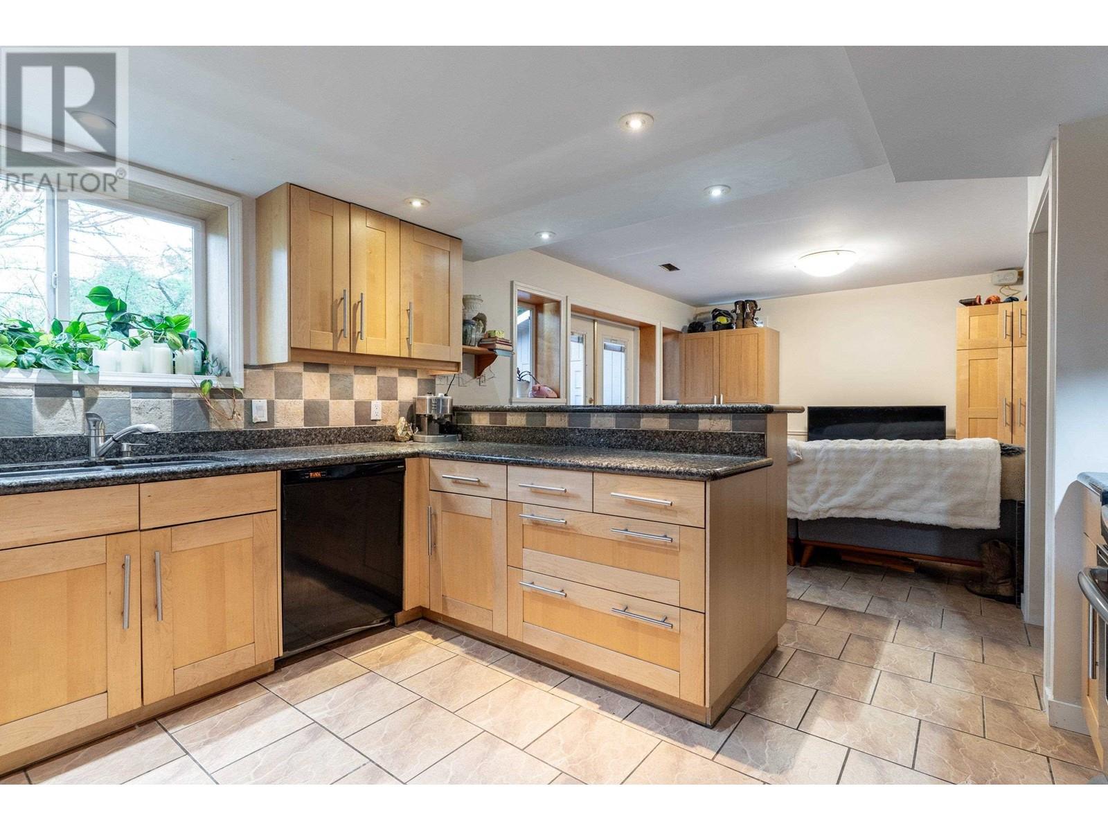 4164 Fairway Place, North Vancouver, British Columbia  V7G 1Y9 - Photo 17 - R2988345