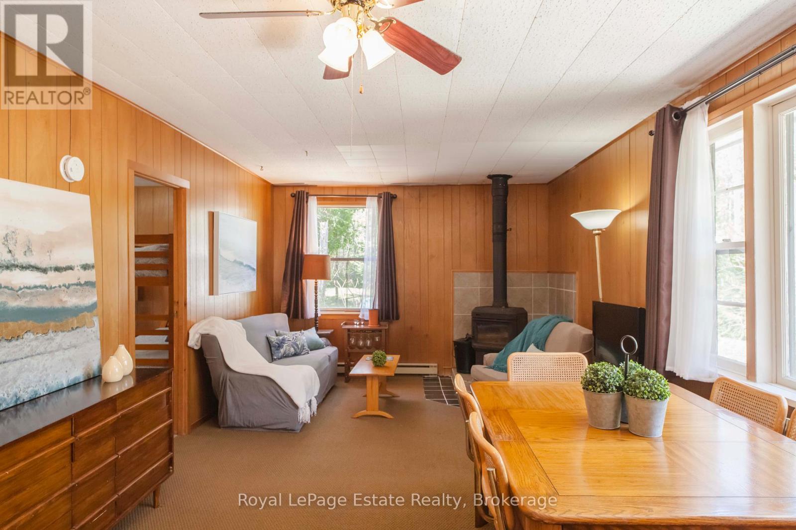 704 York Avenue, South Bruce Peninsula, Ontario  N0H 2G0 - Photo 10 - X12101346