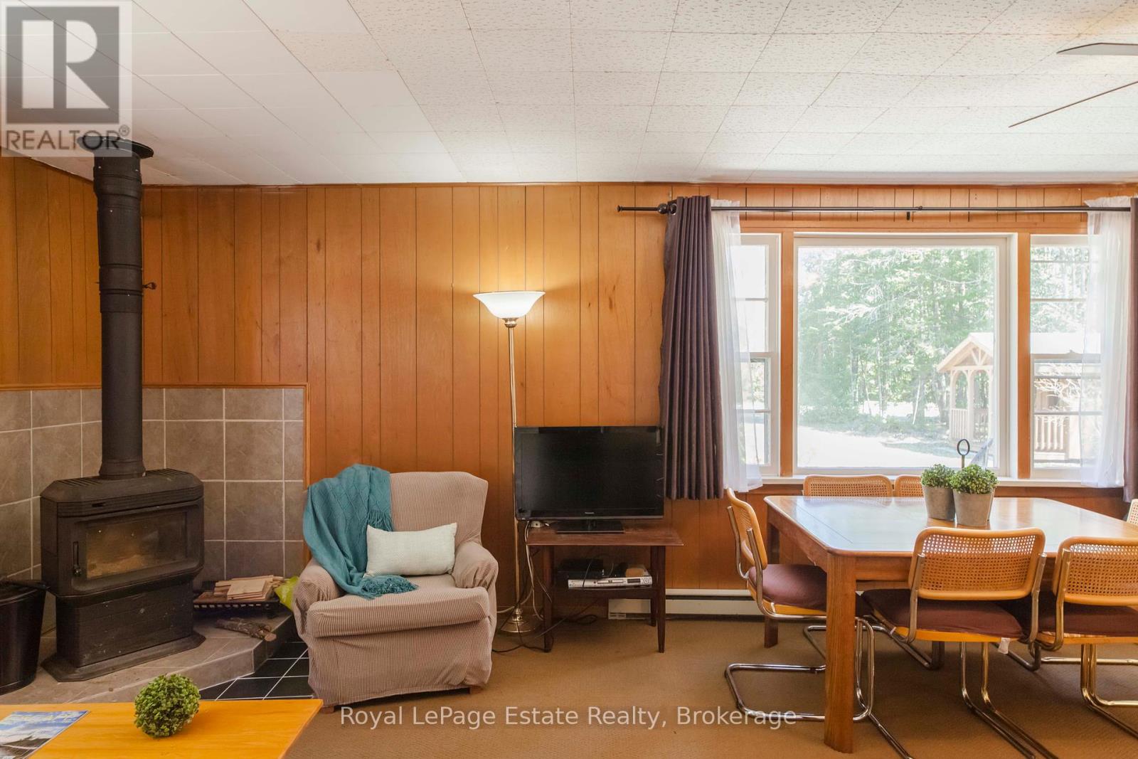 704 York Avenue, South Bruce Peninsula, Ontario  N0H 2G0 - Photo 14 - X12101346