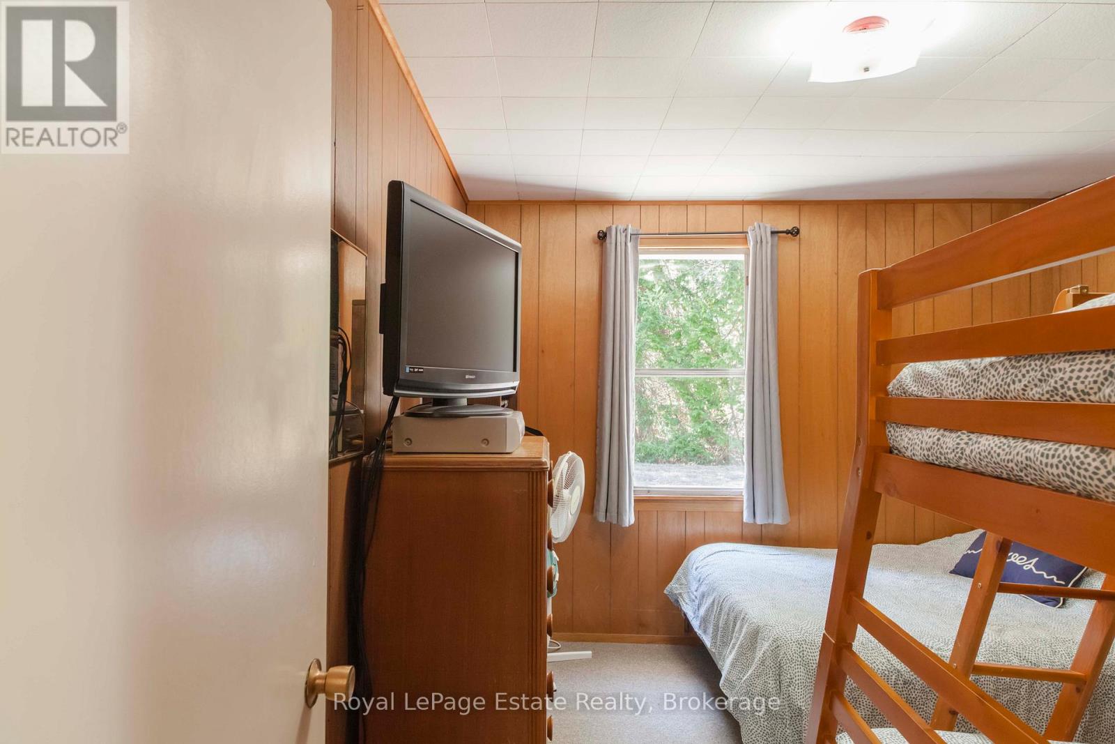 704 York Avenue, South Bruce Peninsula, Ontario  N0H 2G0 - Photo 16 - X12101346