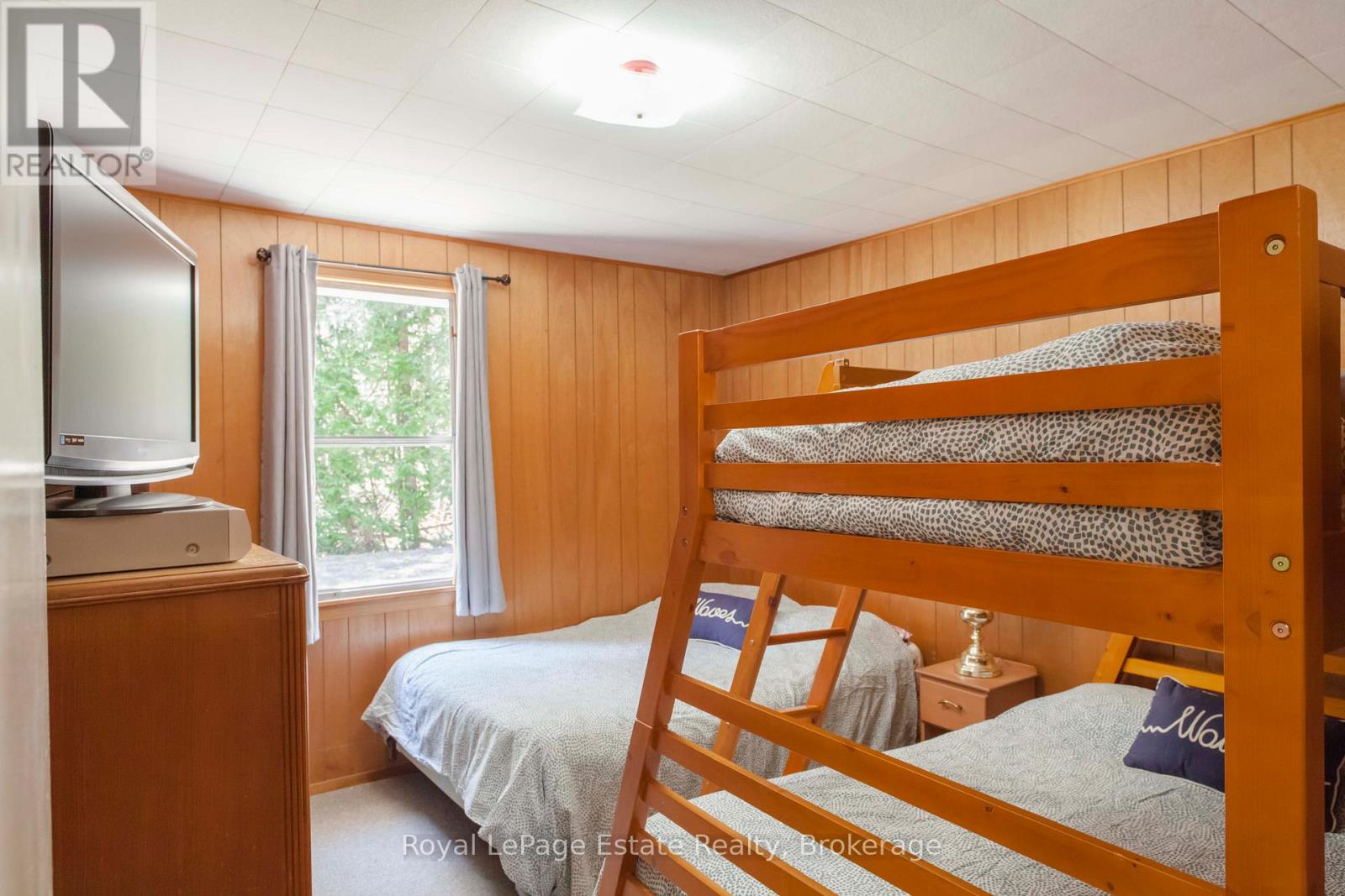 704 York Avenue, South Bruce Peninsula, Ontario  N0H 2G0 - Photo 17 - X12101346