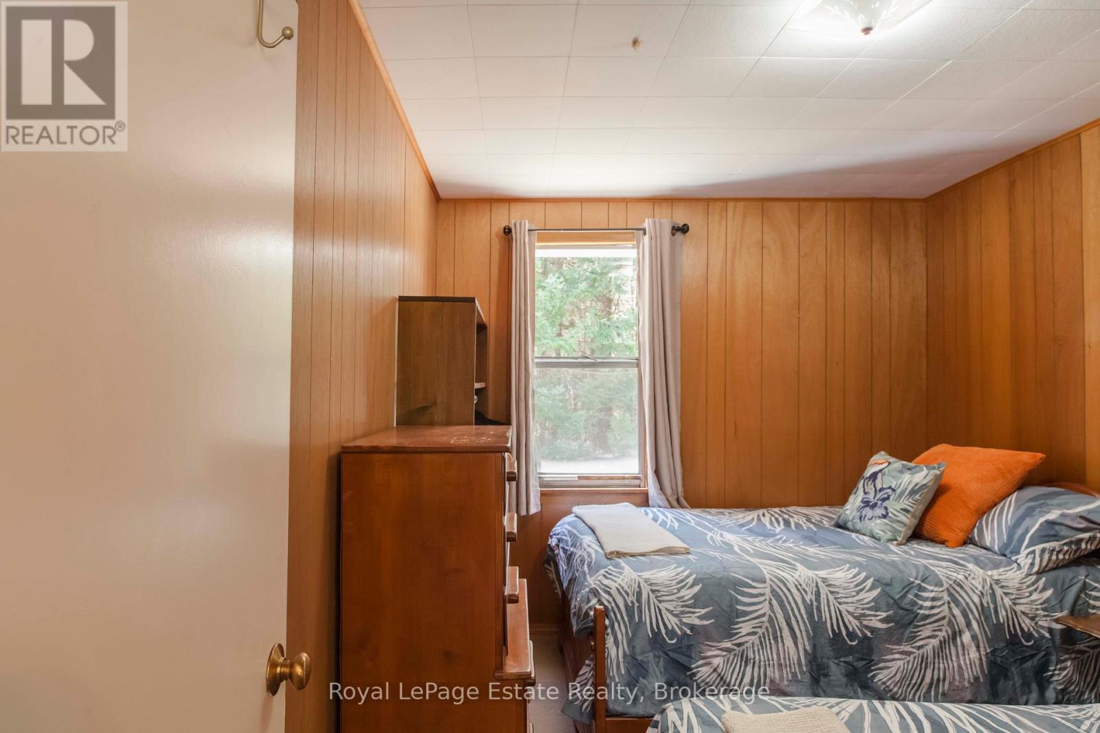 704 York Avenue, South Bruce Peninsula, Ontario  N0H 2G0 - Photo 18 - X12101346