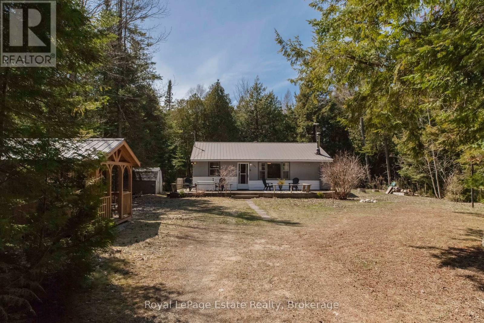 704 York Avenue, South Bruce Peninsula, Ontario  N0H 2G0 - Photo 29 - X12101346