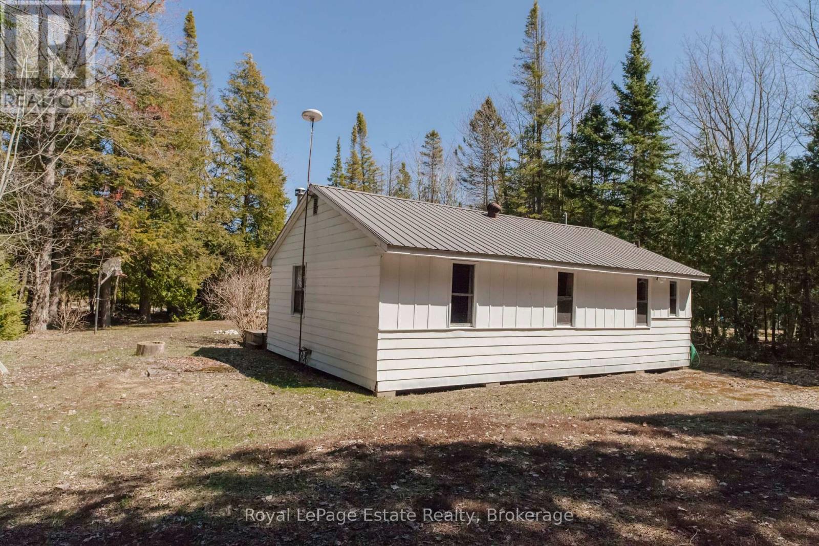 704 York Avenue, South Bruce Peninsula, Ontario  N0H 2G0 - Photo 36 - X12101346
