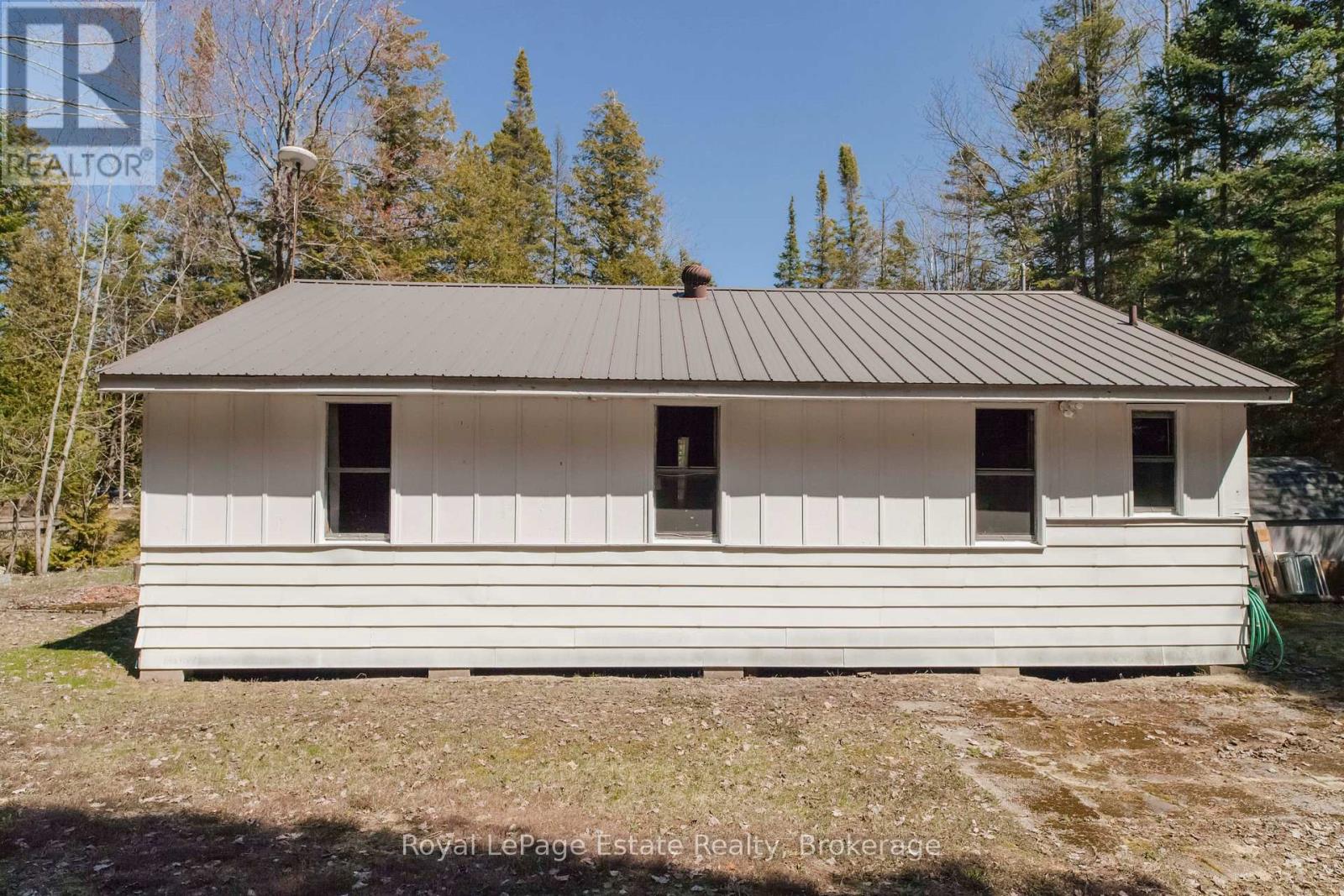 704 York Avenue, South Bruce Peninsula, Ontario  N0H 2G0 - Photo 37 - X12101346