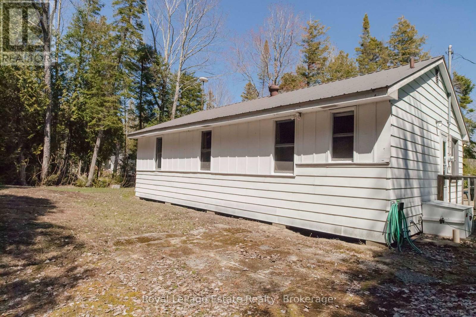 704 York Avenue, South Bruce Peninsula, Ontario  N0H 2G0 - Photo 38 - X12101346
