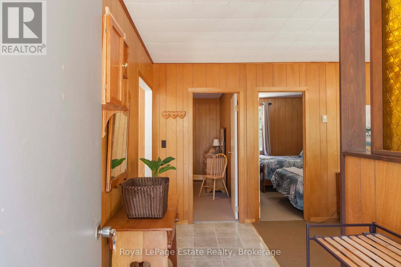704 York Avenue, South Bruce Peninsula, Ontario  N0H 2G0 - Photo 8 - X12101346