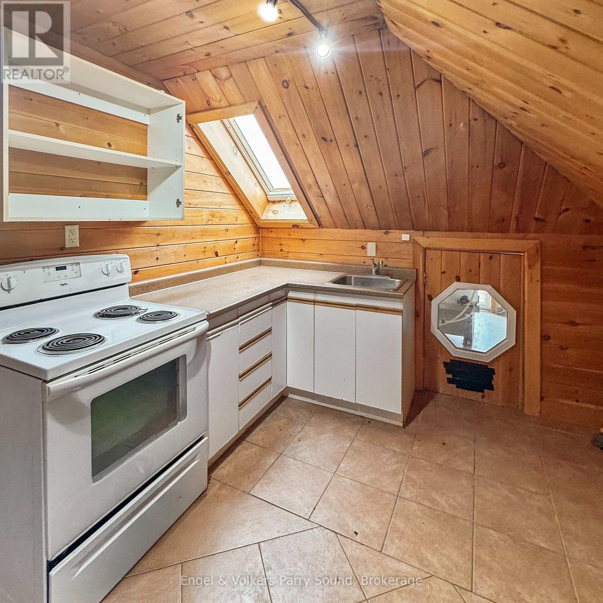 84 Great North Road, Parry Sound, Ontario  P2A 2N8 - Photo 2 - X12101443