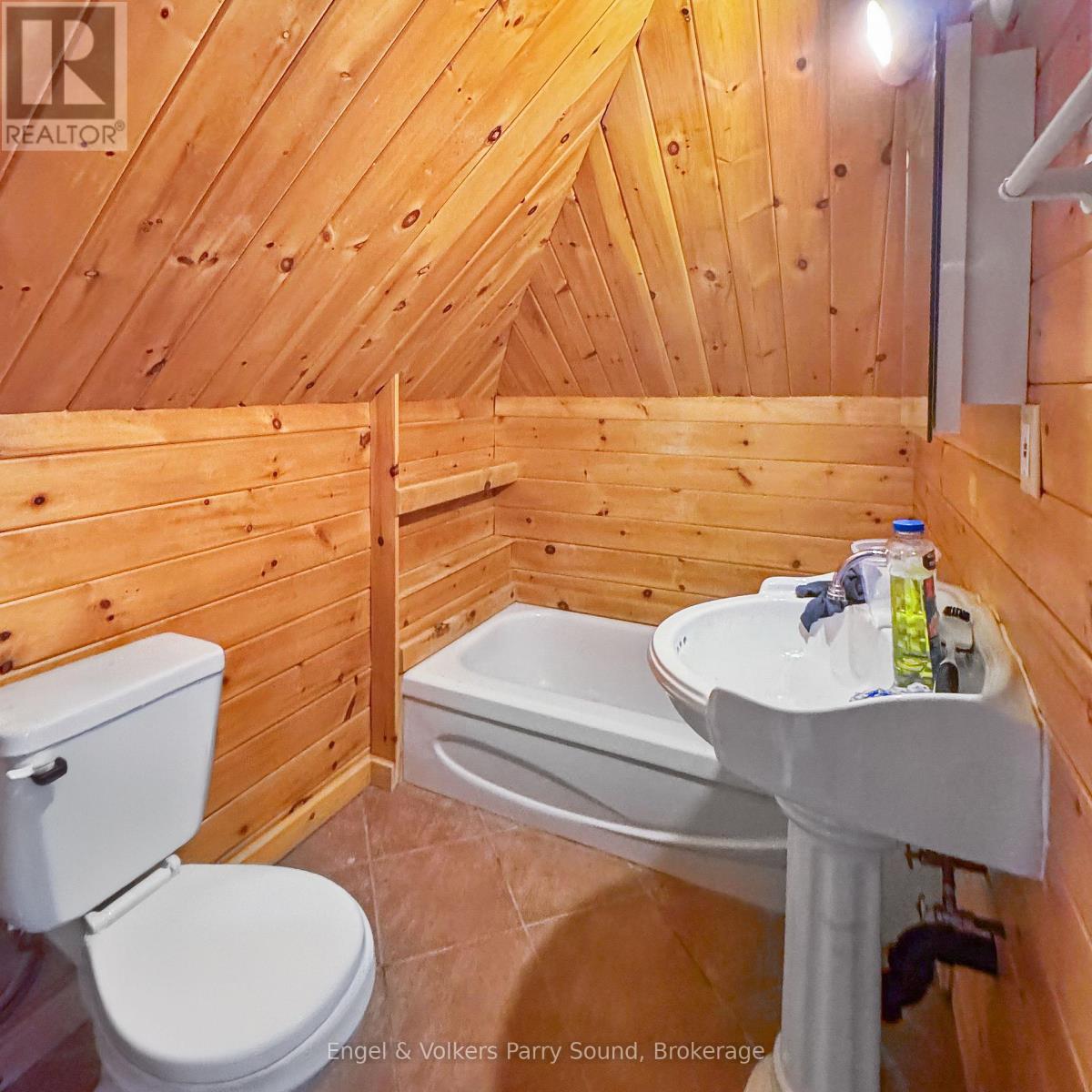 84 Great North Road, Parry Sound, Ontario  P2A 2N8 - Photo 7 - X12101443
