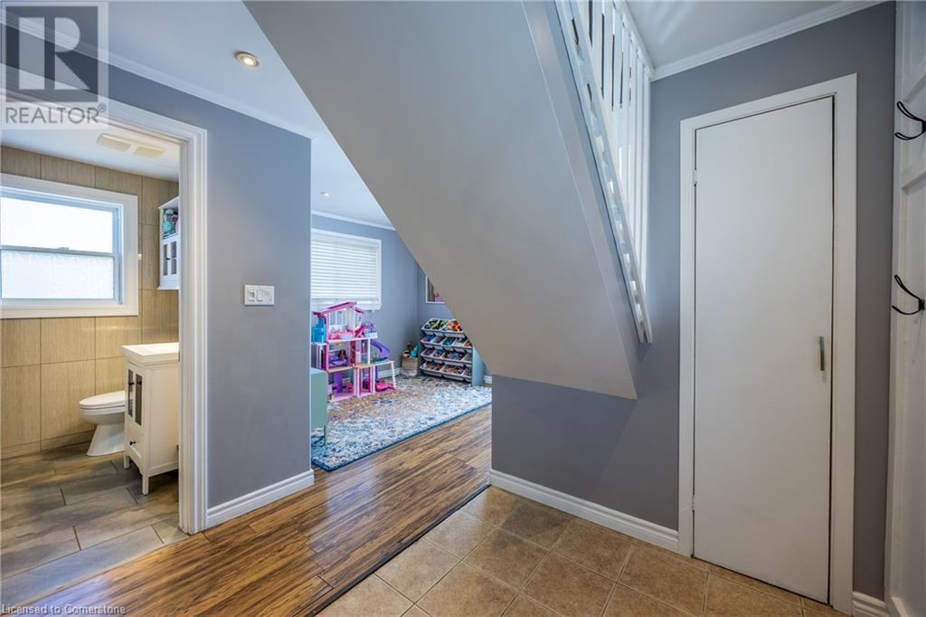 Property at 12 PANSY Avenue image 3