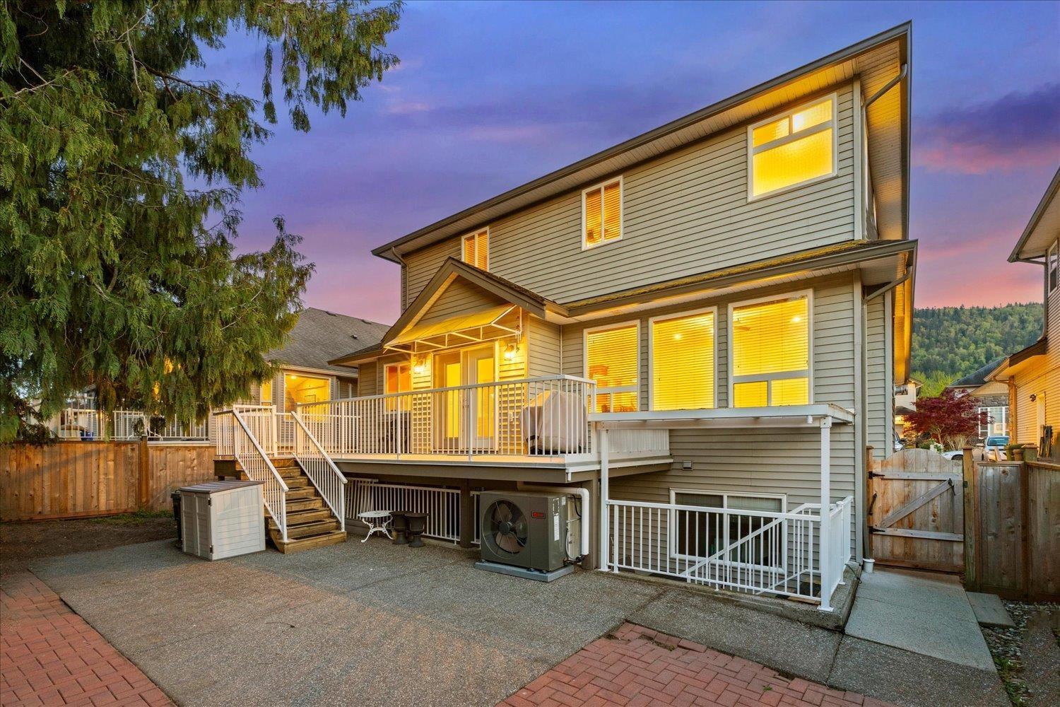 Property at 44413 BAYSHORE AVENUE image 2