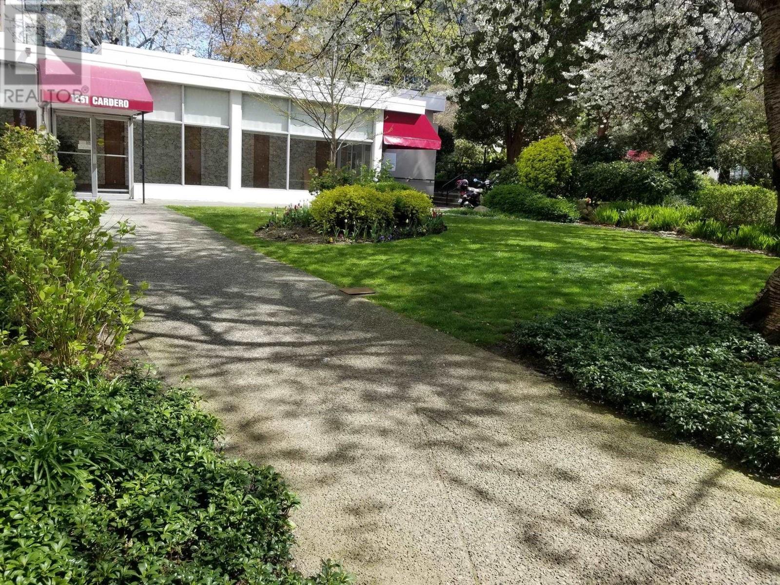 Listing Picture 4 of 39 : 2205 1251 CARDERO STREET, Vancouver / 溫哥華 - 魯藝地產 Yvonne Lu Group - MLS Medallion Club Member