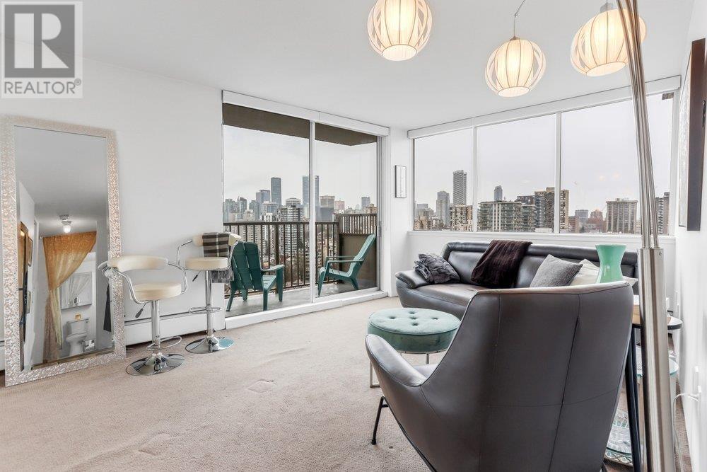 Listing Picture 5 of 39 : 2205 1251 CARDERO STREET, Vancouver / 溫哥華 - 魯藝地產 Yvonne Lu Group - MLS Medallion Club Member