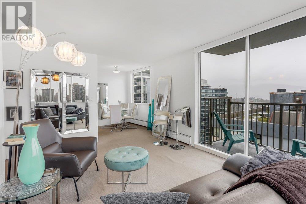 Listing Picture 10 of 39 : 2205 1251 CARDERO STREET, Vancouver / 溫哥華 - 魯藝地產 Yvonne Lu Group - MLS Medallion Club Member