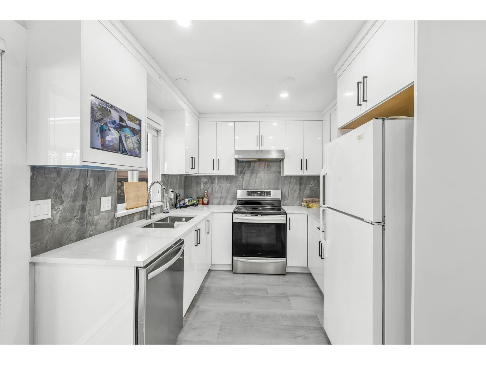 Property at 31392 WINDSOR COURT image 2