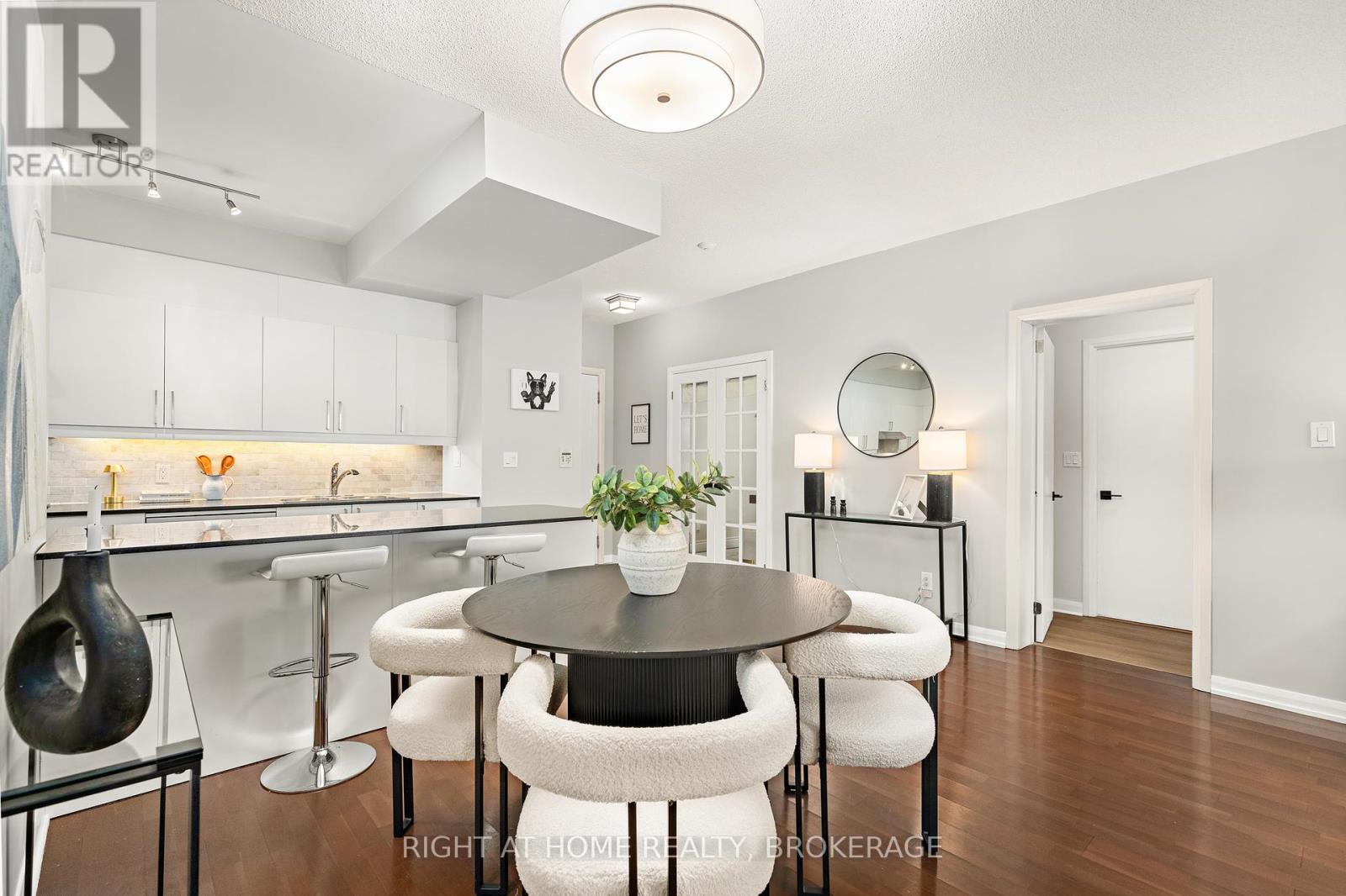 703 - 18 Beverley Street, Toronto, Ontario  M5T 3L2 - Photo 8 - C12101539