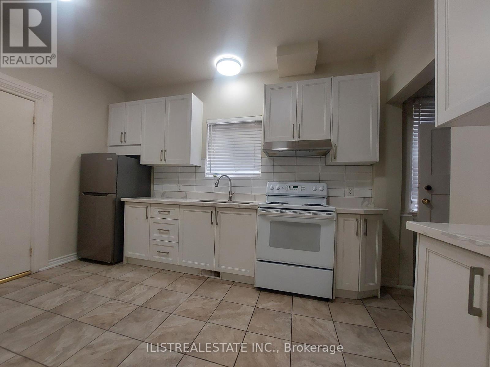 Property at 222 ATHOL STREET E image 4