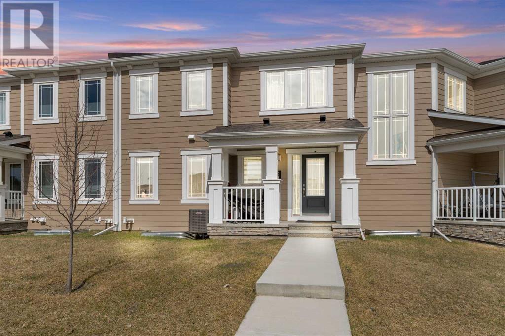 Property at 264 Yorkville Avenue SW image 1