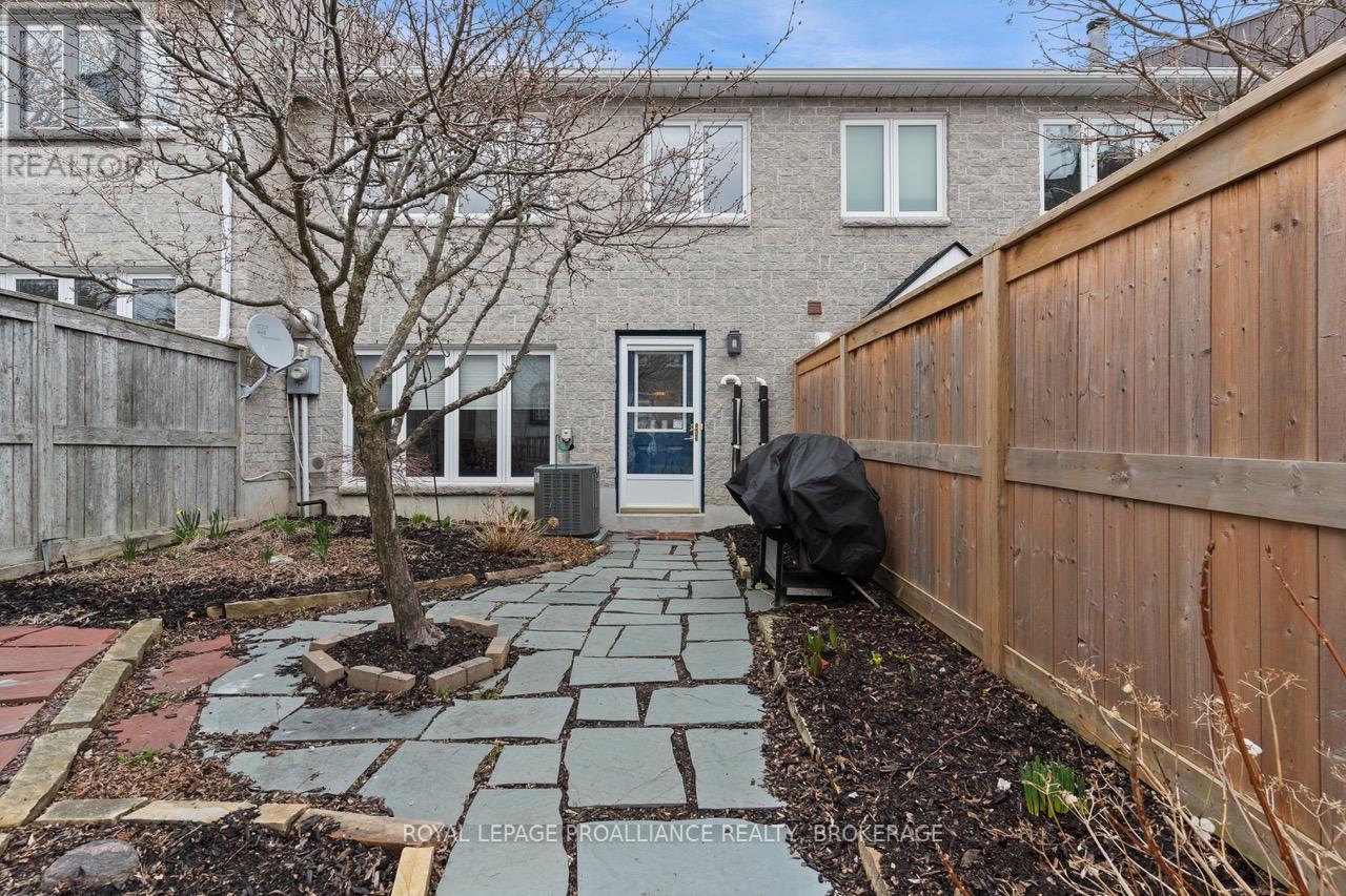 30 Yonge Street, Kingston (Central City West), Ontario  K7M 1E3 - Photo 26 - X12101704