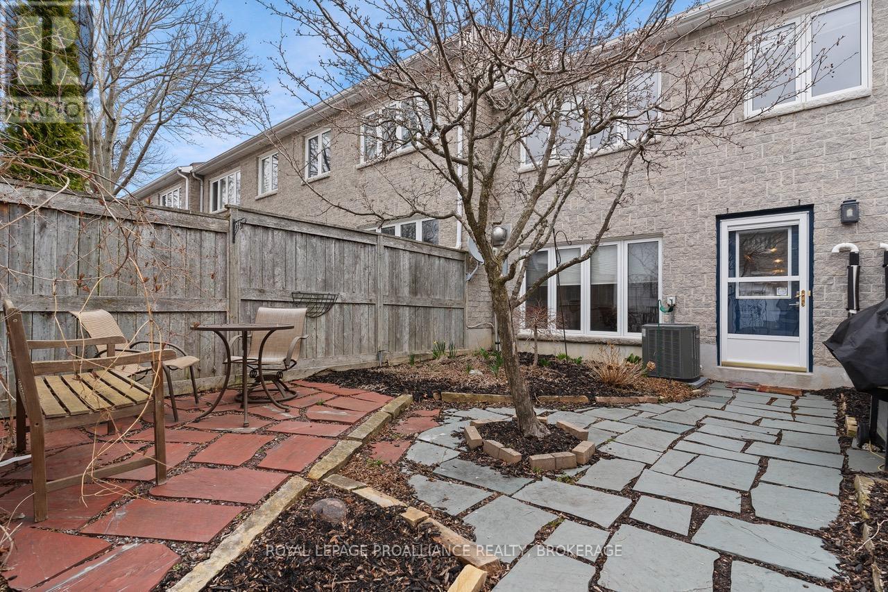 30 Yonge Street, Kingston (Central City West), Ontario  K7M 1E3 - Photo 27 - X12101704