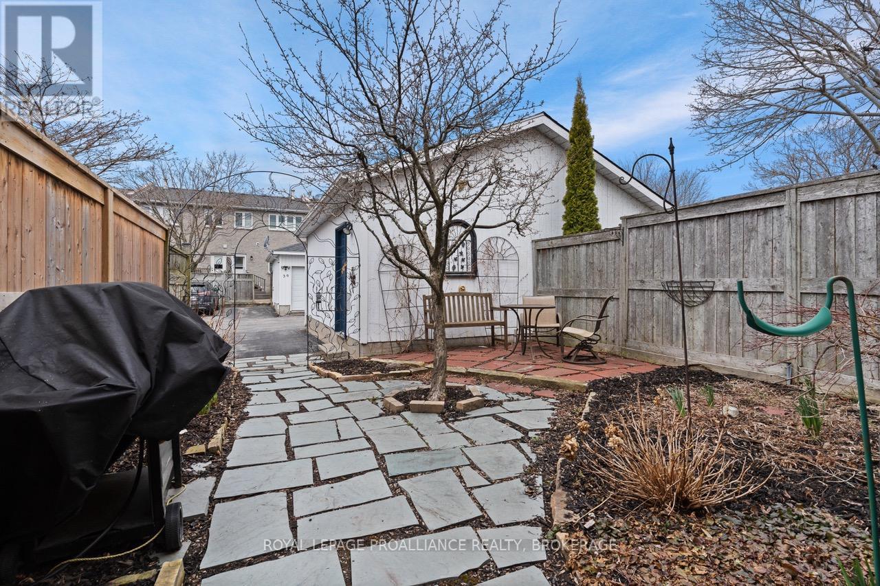 30 Yonge Street, Kingston (Central City West), Ontario  K7M 1E3 - Photo 28 - X12101704