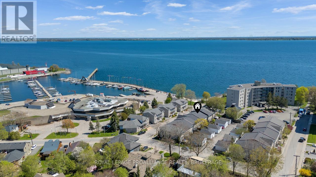 30 Yonge Street, Kingston (Central City West), Ontario  K7M 1E3 - Photo 32 - X12101704