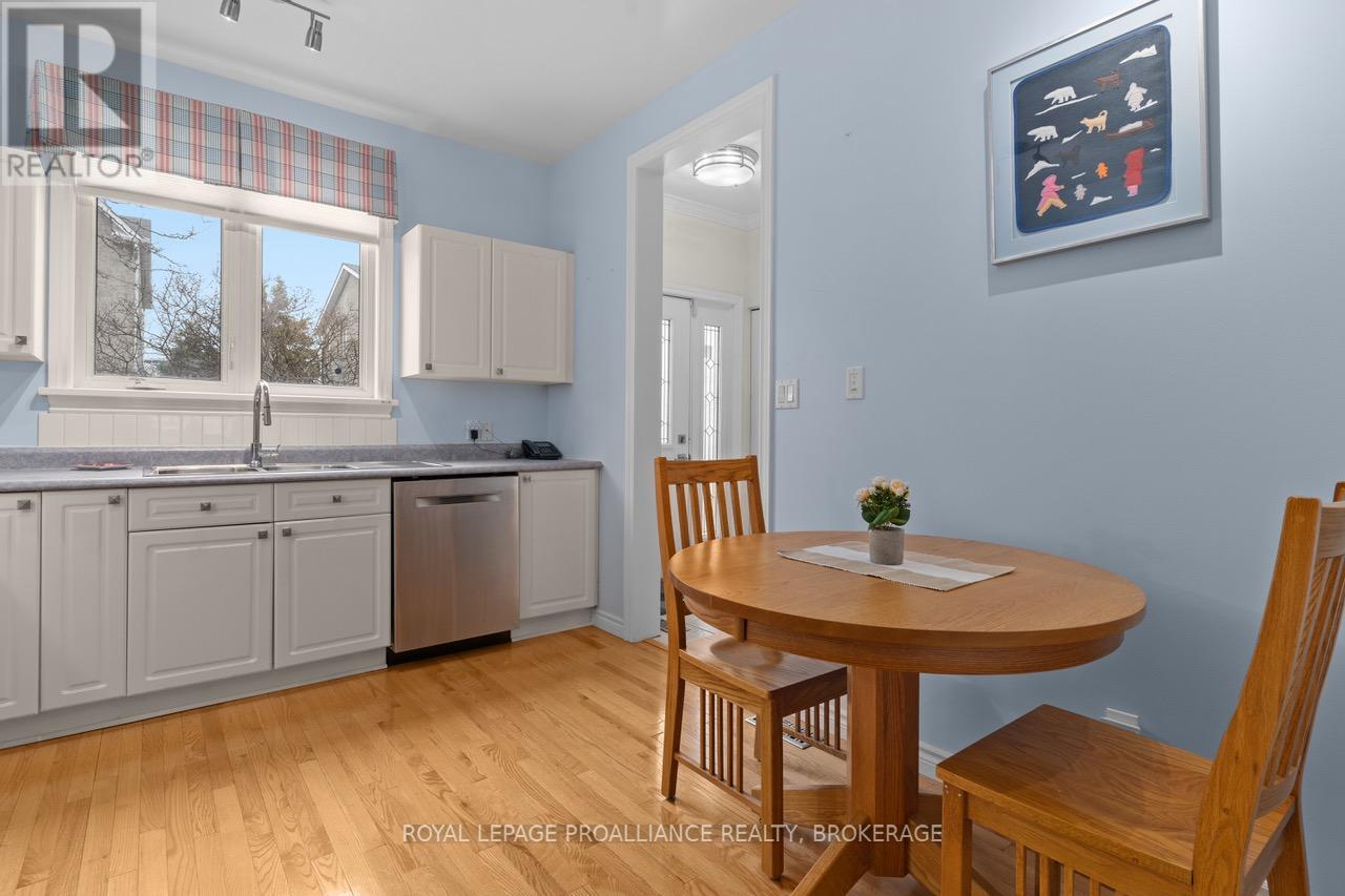 30 Yonge Street, Kingston (Central City West), Ontario  K7M 1E3 - Photo 7 - X12101704