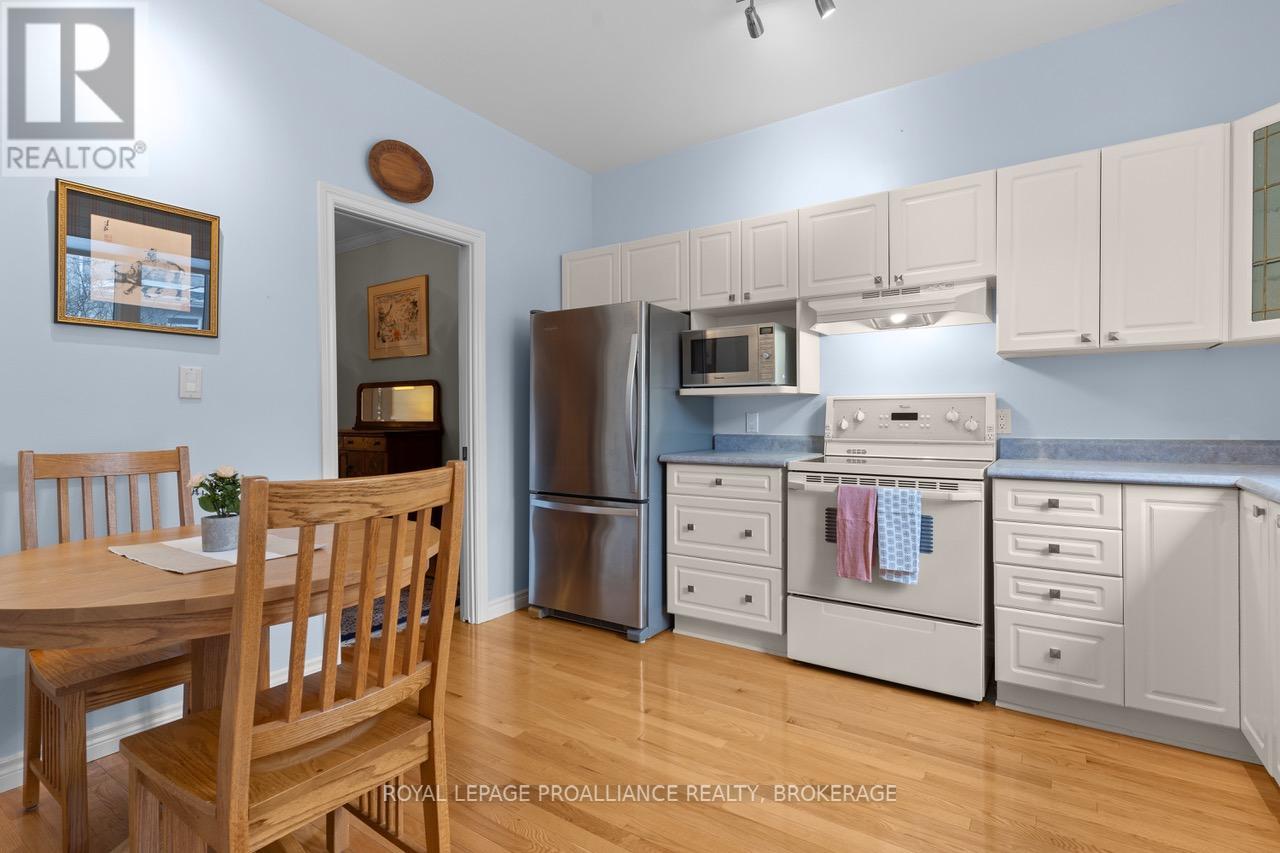 30 Yonge Street, Kingston (Central City West), Ontario  K7M 1E3 - Photo 8 - X12101704